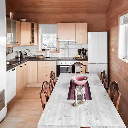 3 Bedroom Stunning In Semesterbostad